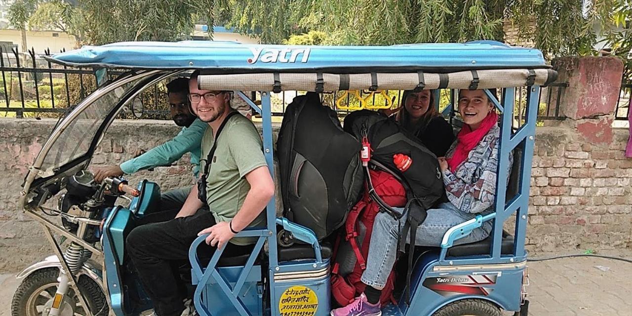 Zigzag Homestay アーグラ エクステリア 写真