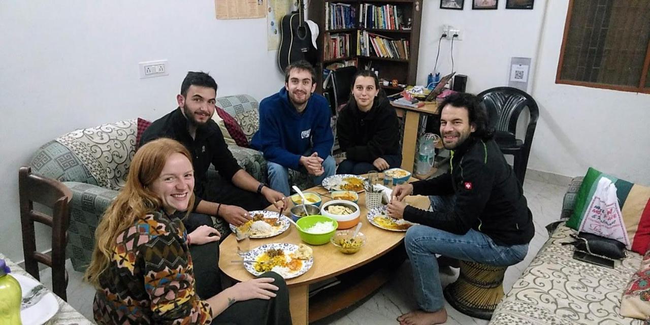 Zigzag Homestay アーグラ エクステリア 写真
