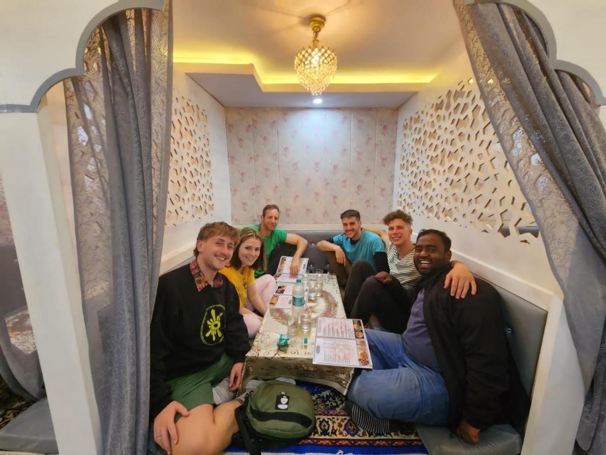 Zigzag Homestay アーグラ エクステリア 写真