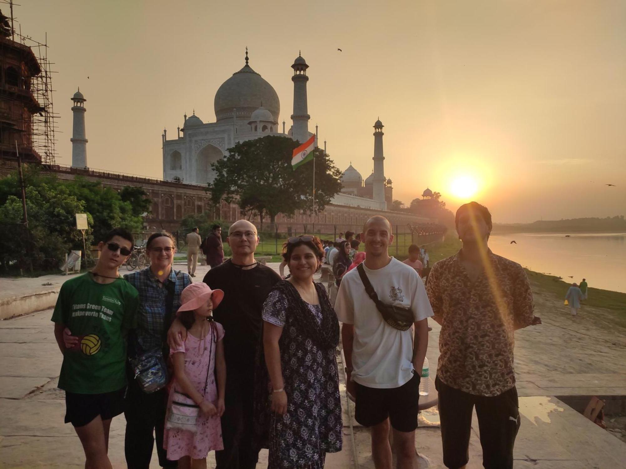 Zigzag Homestay アーグラ エクステリア 写真