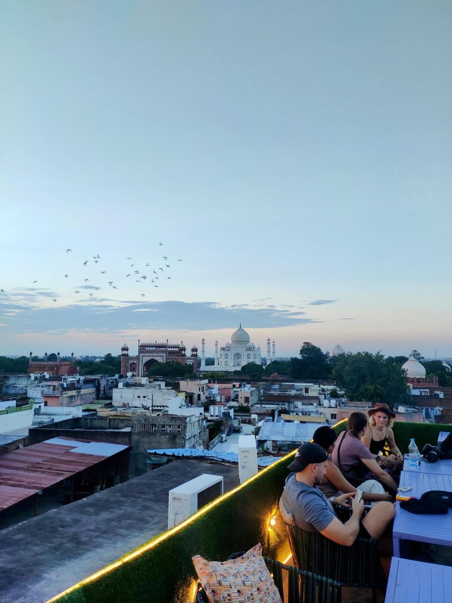Zigzag Homestay アーグラ エクステリア 写真