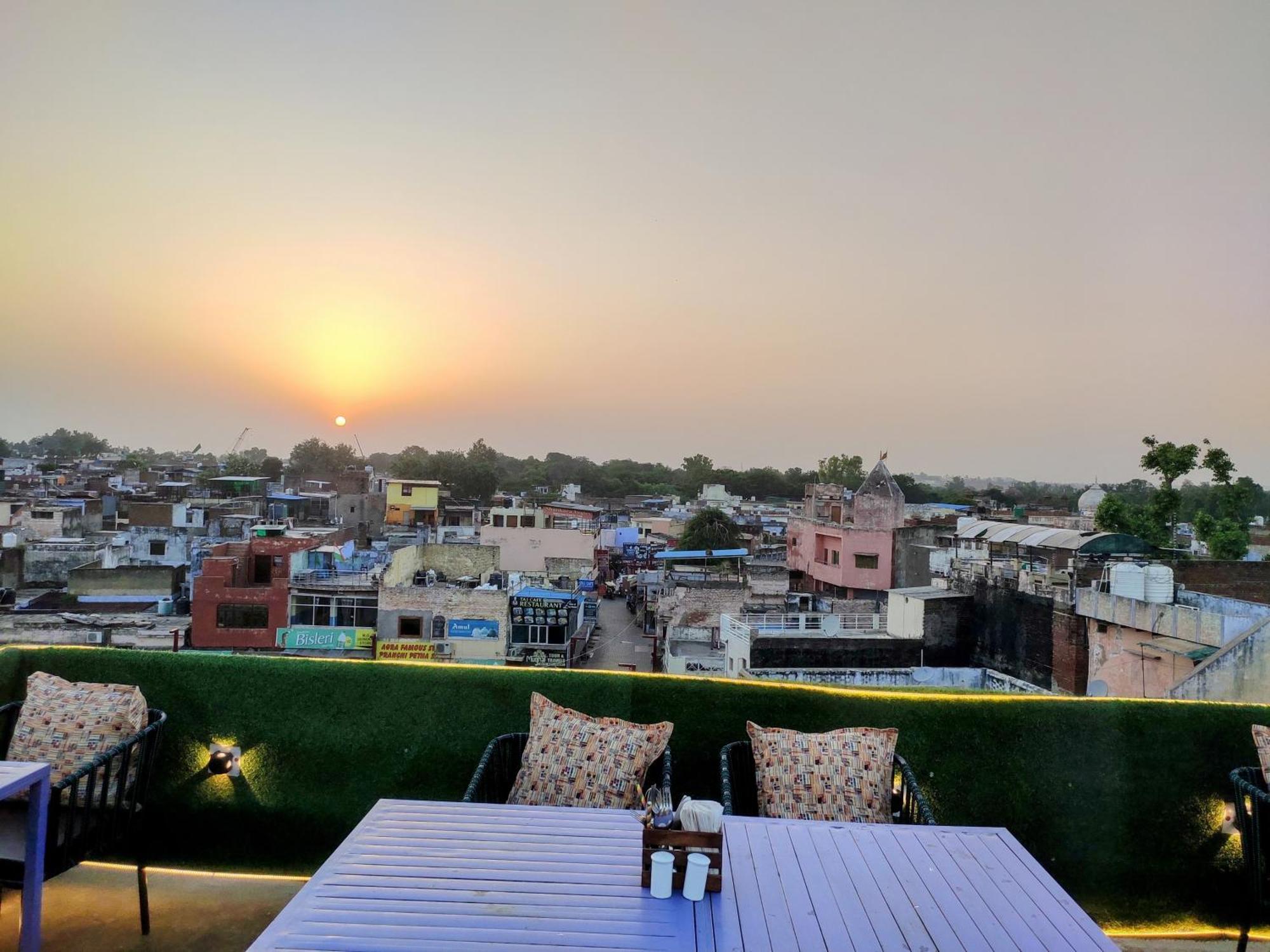 Zigzag Homestay アーグラ エクステリア 写真